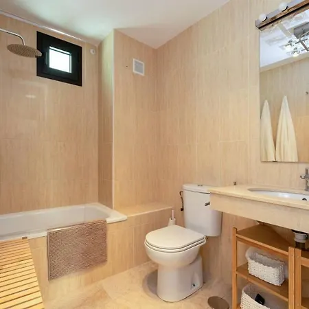 Holidays. Casa Nieve. 6 Personas, 2 Plazas Parking Sierra Nevada