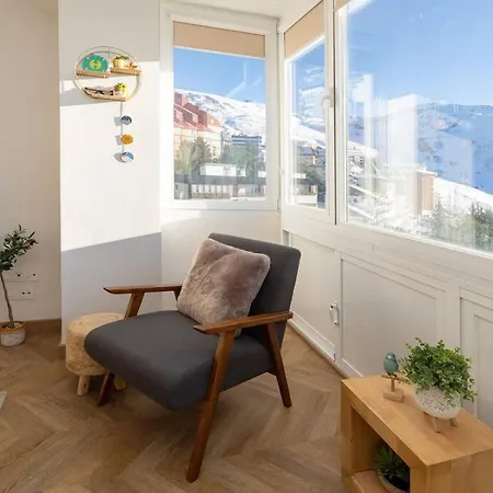 Holidays. Casa Nieve. 6 Personas, 2 Plazas Parking
