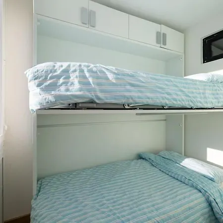 Holidays. Casa Nieve. 6 Personas, 2 Plazas Parking