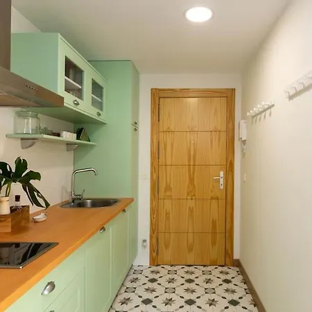Holidays. Casa Nieve. 6 Personas, 2 Plazas Parking Apartment *